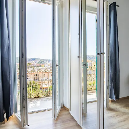 Apartment Elegante Dimora La Spezia-free Parking