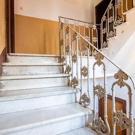 - Parcheggio Gratuito * La Spezia