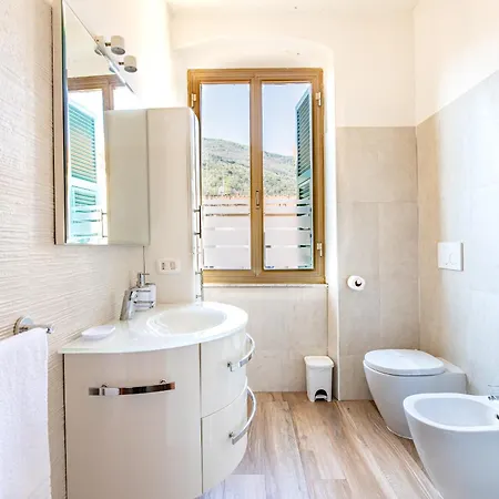 - Parcheggio Gratuito *