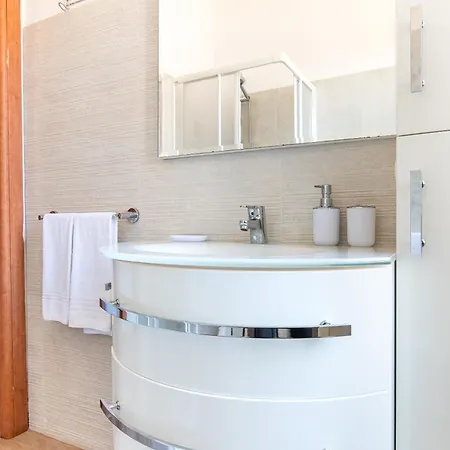 Apartment Elegante Dimora La Spezia-free Parking *